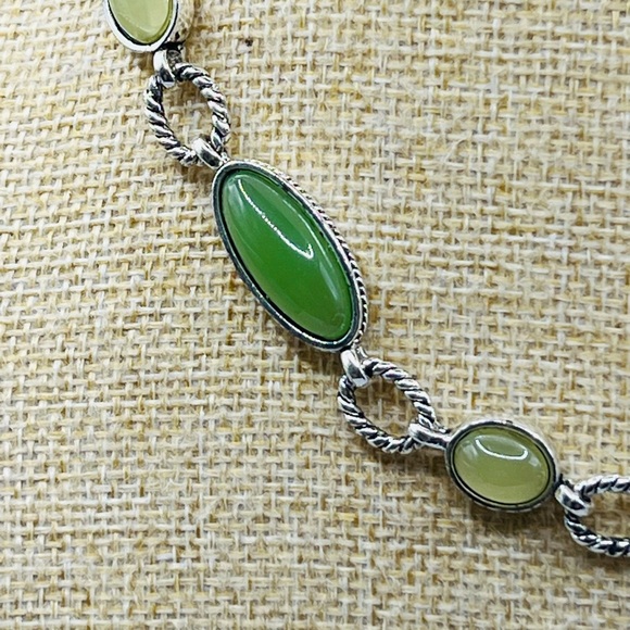Trifari Vintage Green Chalcedony & Peridot Station Necklace 16” NWT - Picture 3 of 12